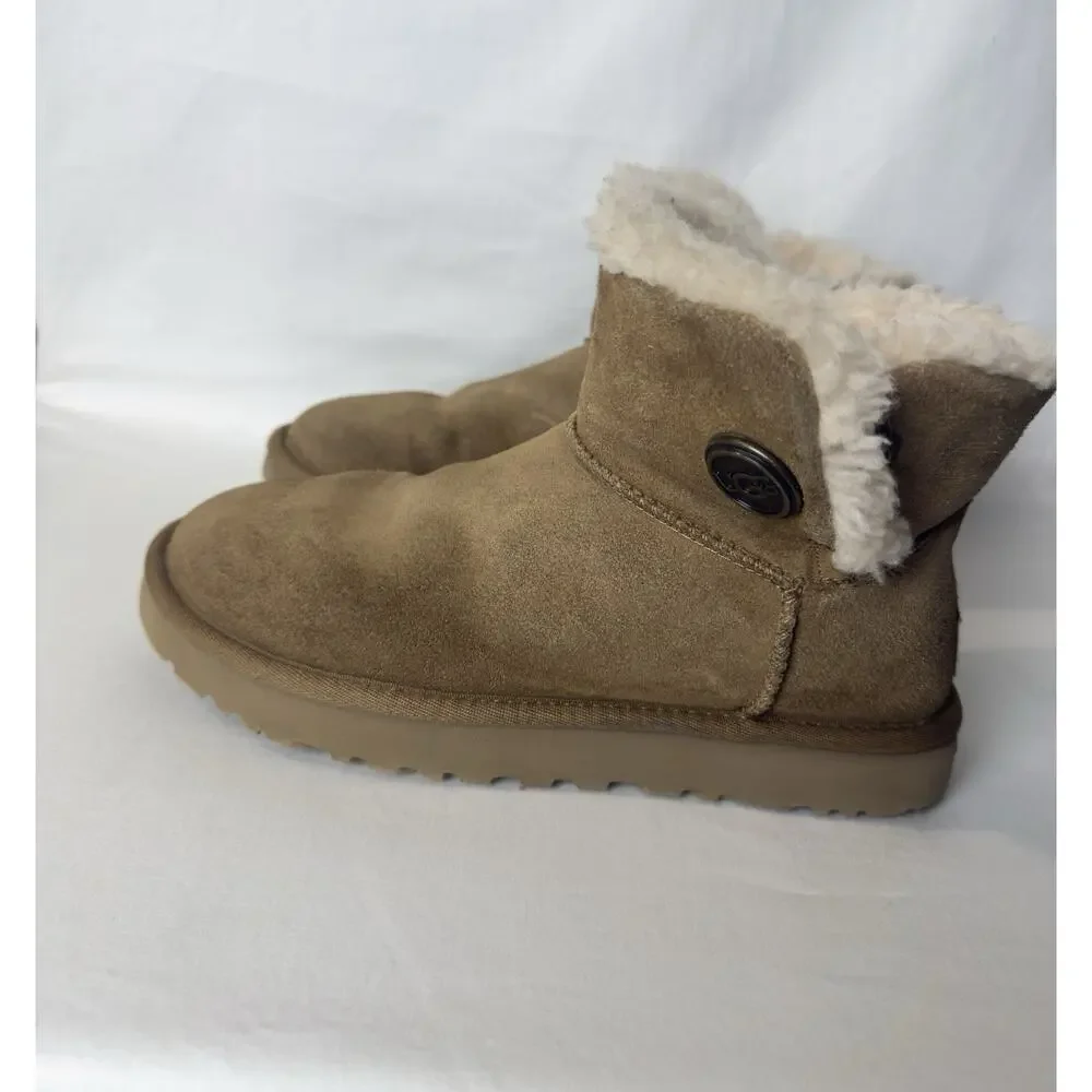 UGG Women's Mini Bailey Button II boots chestnut suede with sheepskin Size 7
